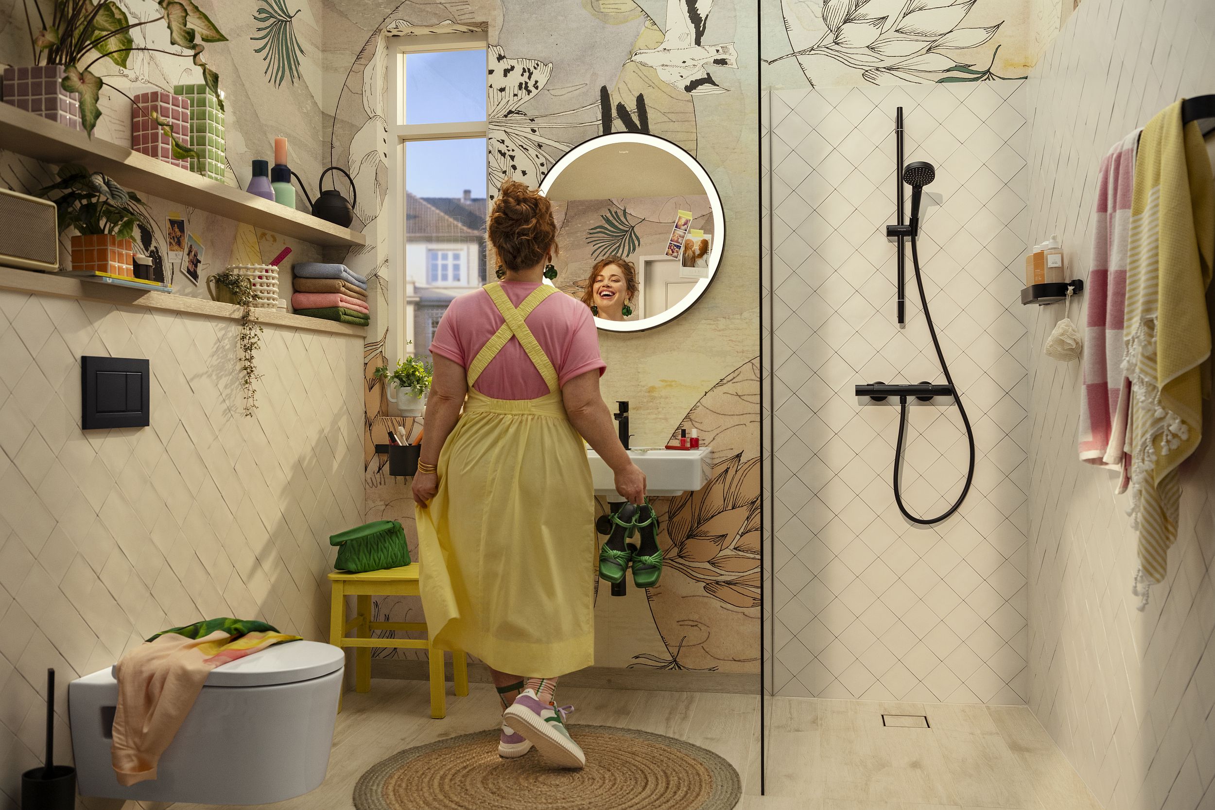 #21260_small Bathroom Big Characture